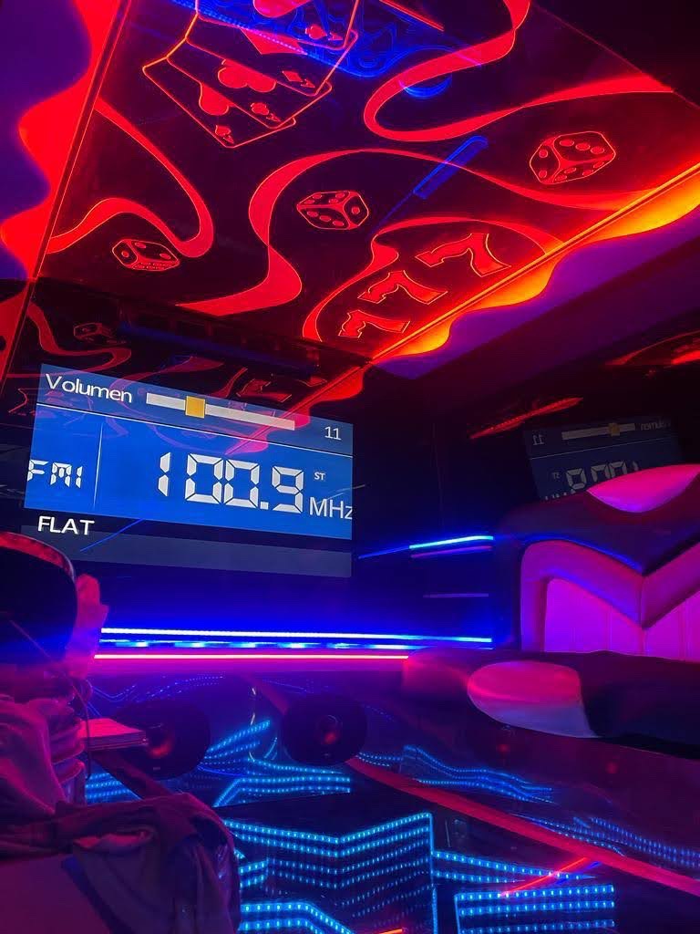 Interior iluminado de limusina